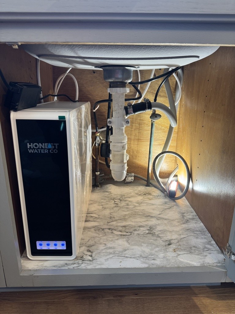 Under-sink reverse osmosis system